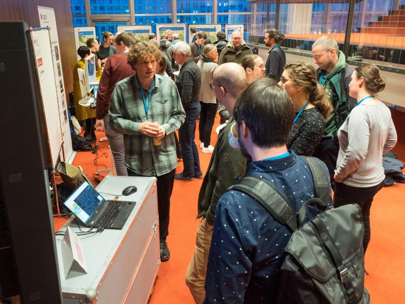 Zur Eröffnung fanden 60 Teilnehmer*innen auf einer kleinen Messe Informationen über OpenData, Citizen Science und Gebäudedaten (Foto: H. Hensel/IÖR-Media)